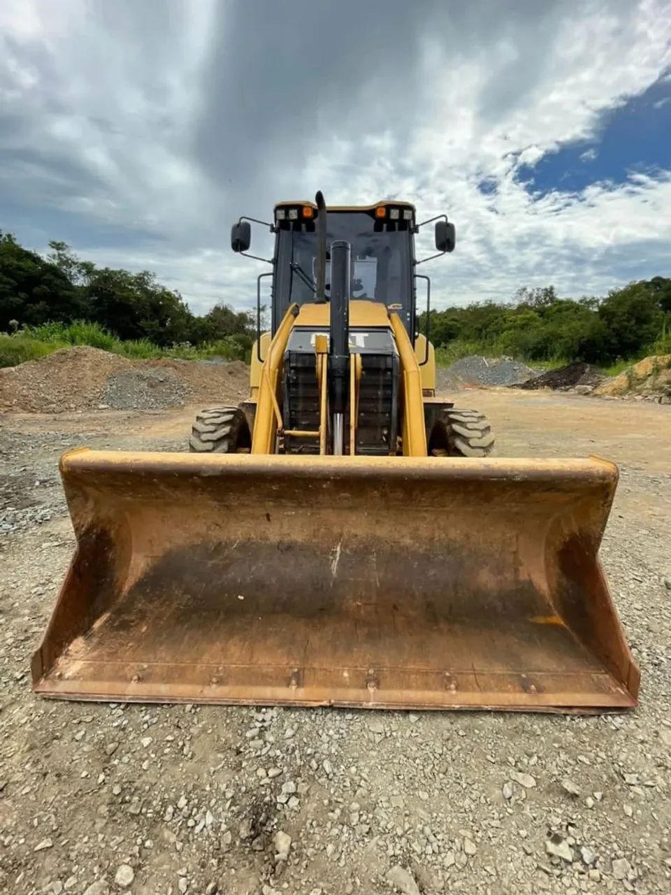 Retroescavadeira Caterpillar 416F2 ano 2018