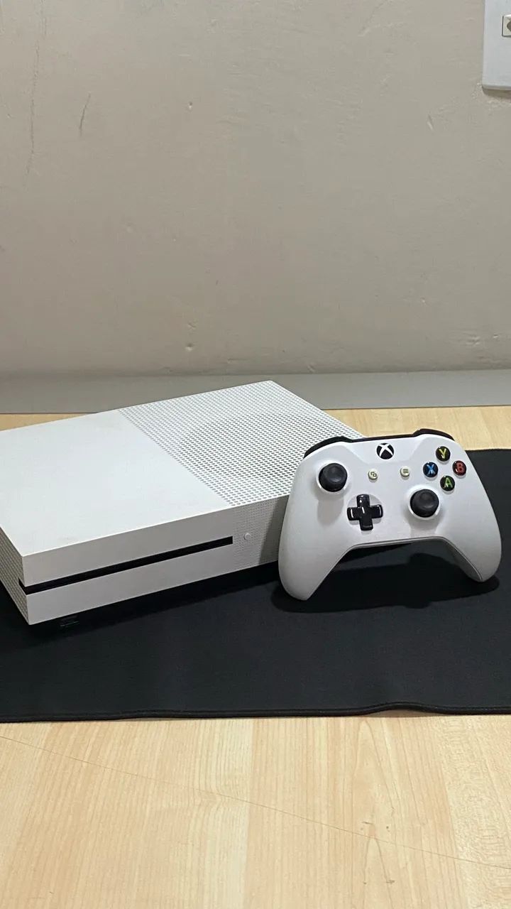 Xbox one s + 1 controle 