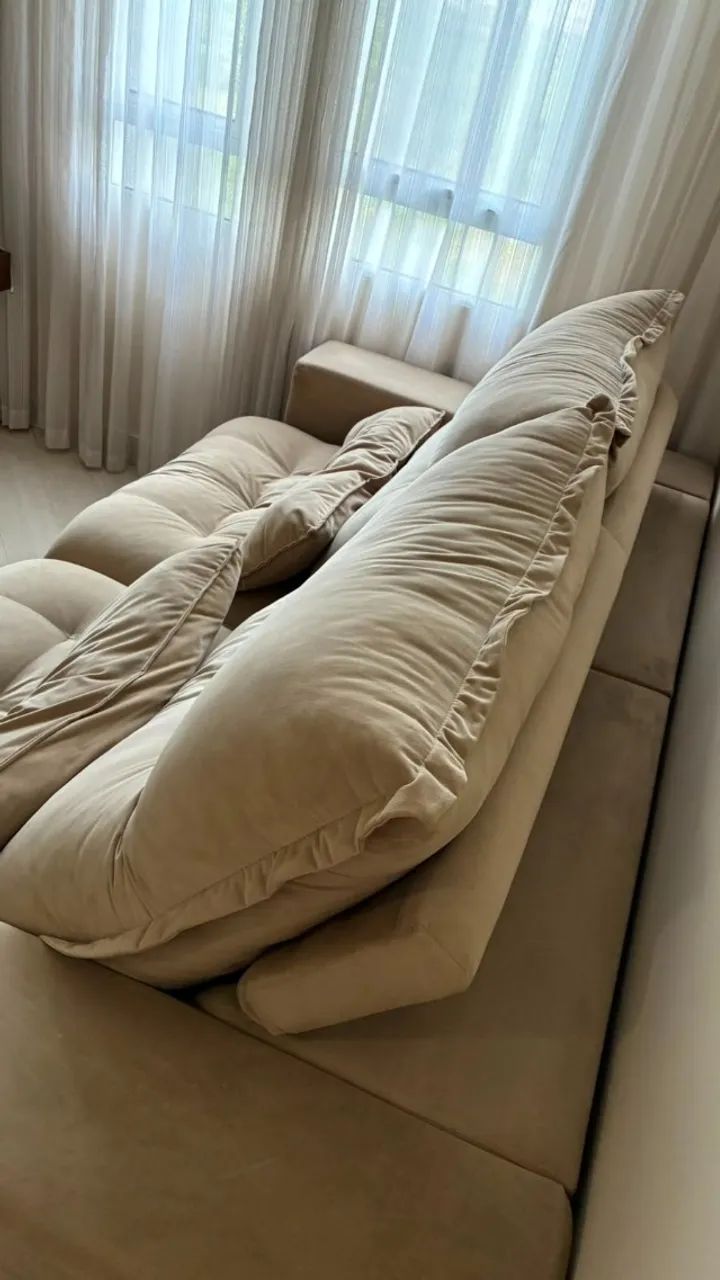 Sofá 2,30m bege com pillow top - Foto 5