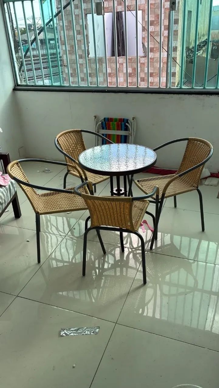 JOGO DE MESA COM CADEIRAS 