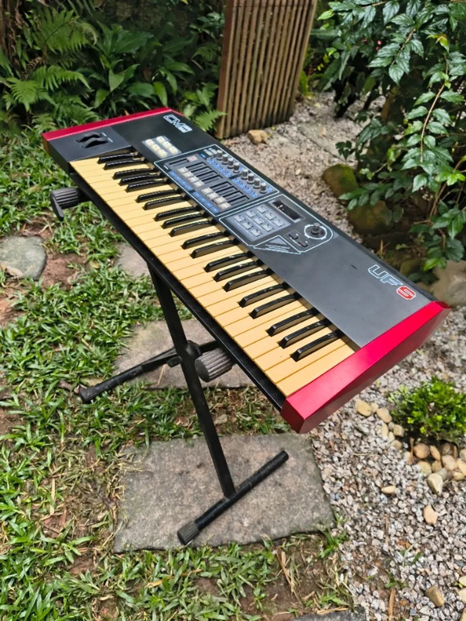 Vendo Teclado Midi CME UF 5