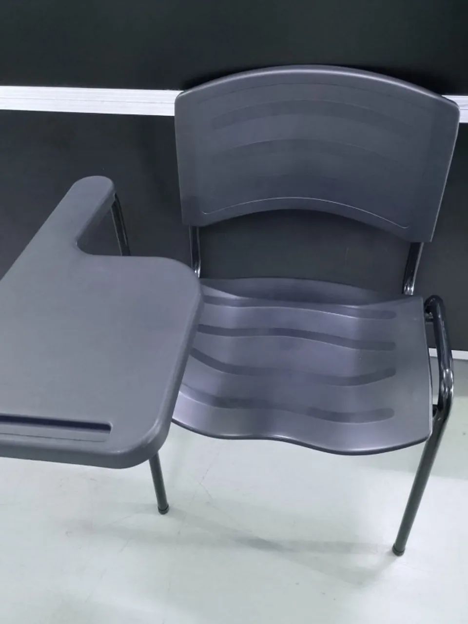 Cadeira De Plástico Modelo Universitária Com Prancheta Fixa  - Foto 2