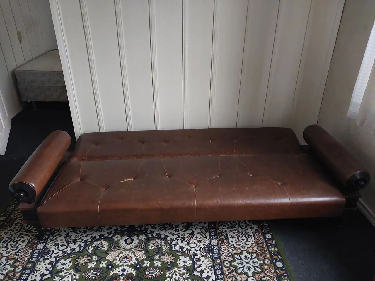 Sofá-Cama Vintage Marrom em Couríssimo / Sintético Estilo Capitonê - Foto 2