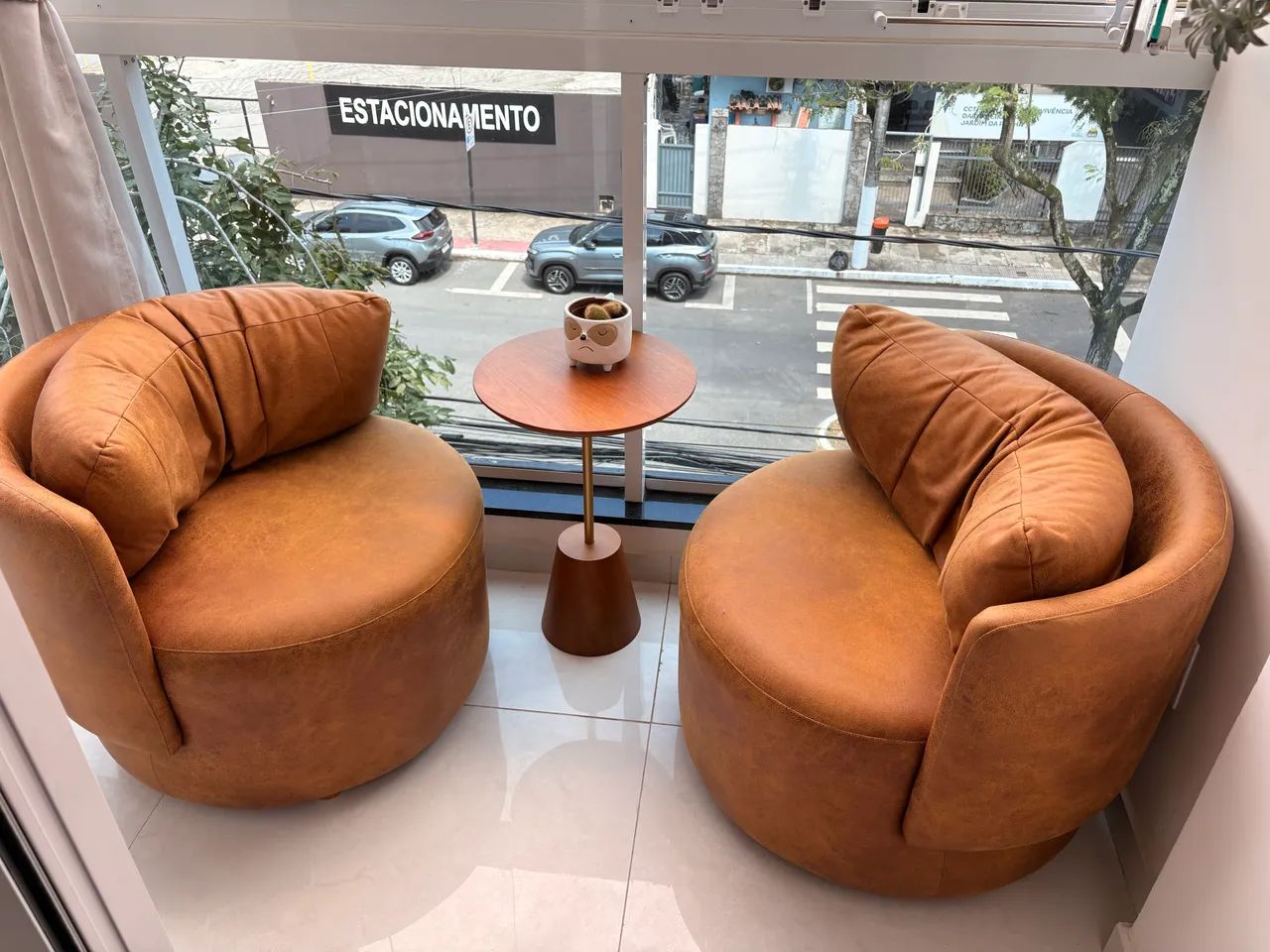 Conjunto poltrona e apoio