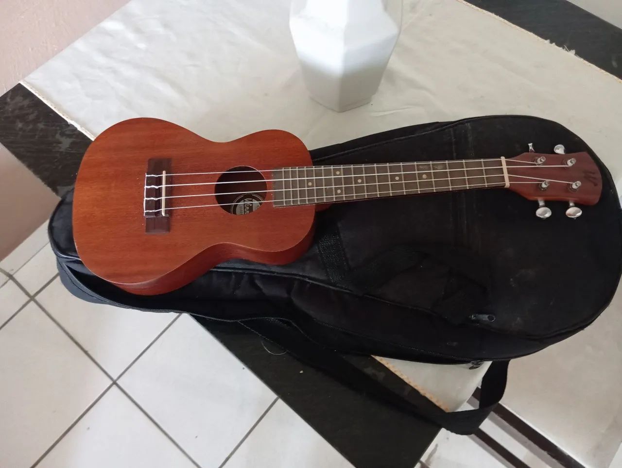 VENDO UKULELE EM ESTADO DE NOVO
