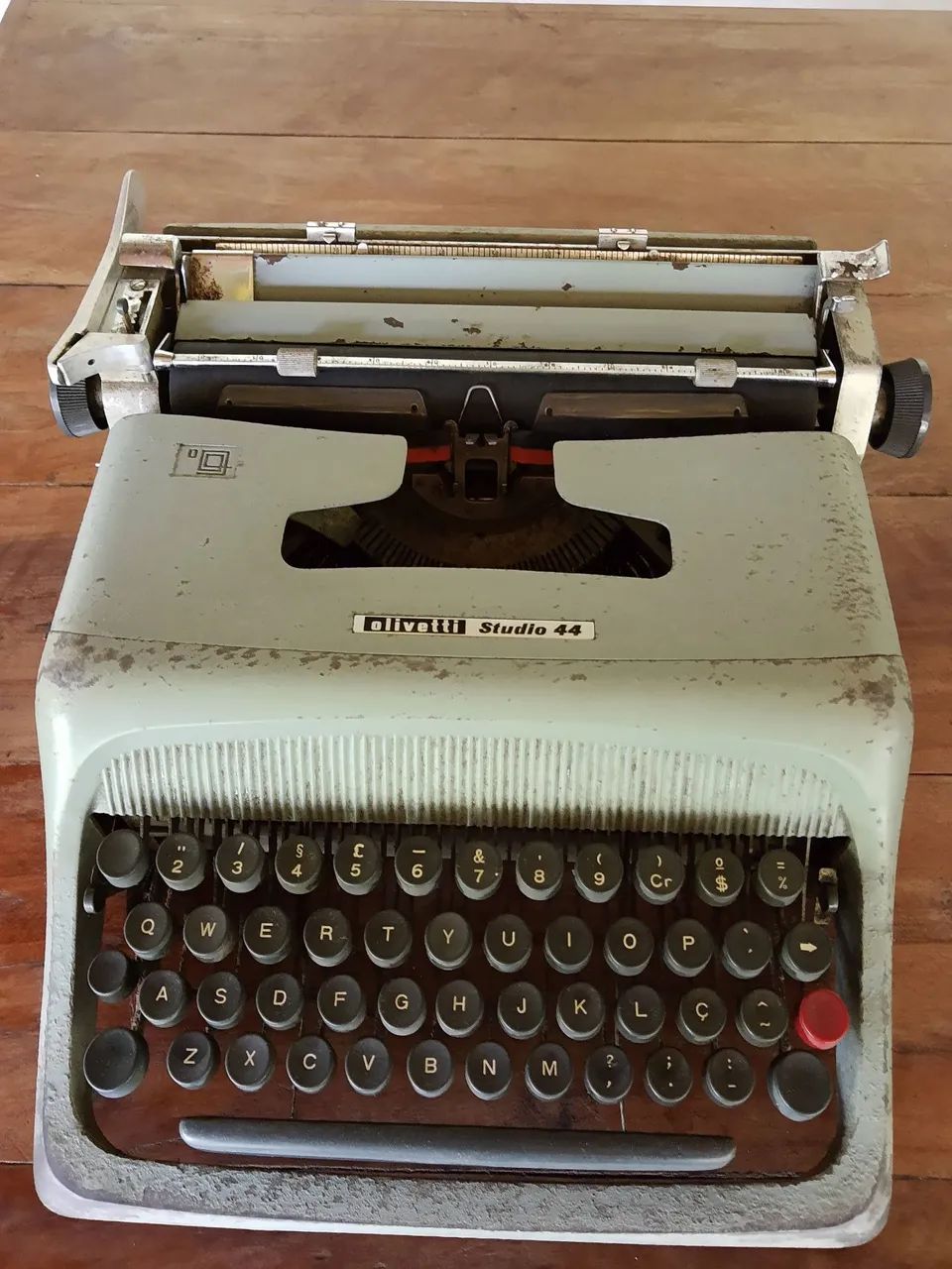Máquina de Escrever Olivetti Studio 44 em perfeito funcionamento 