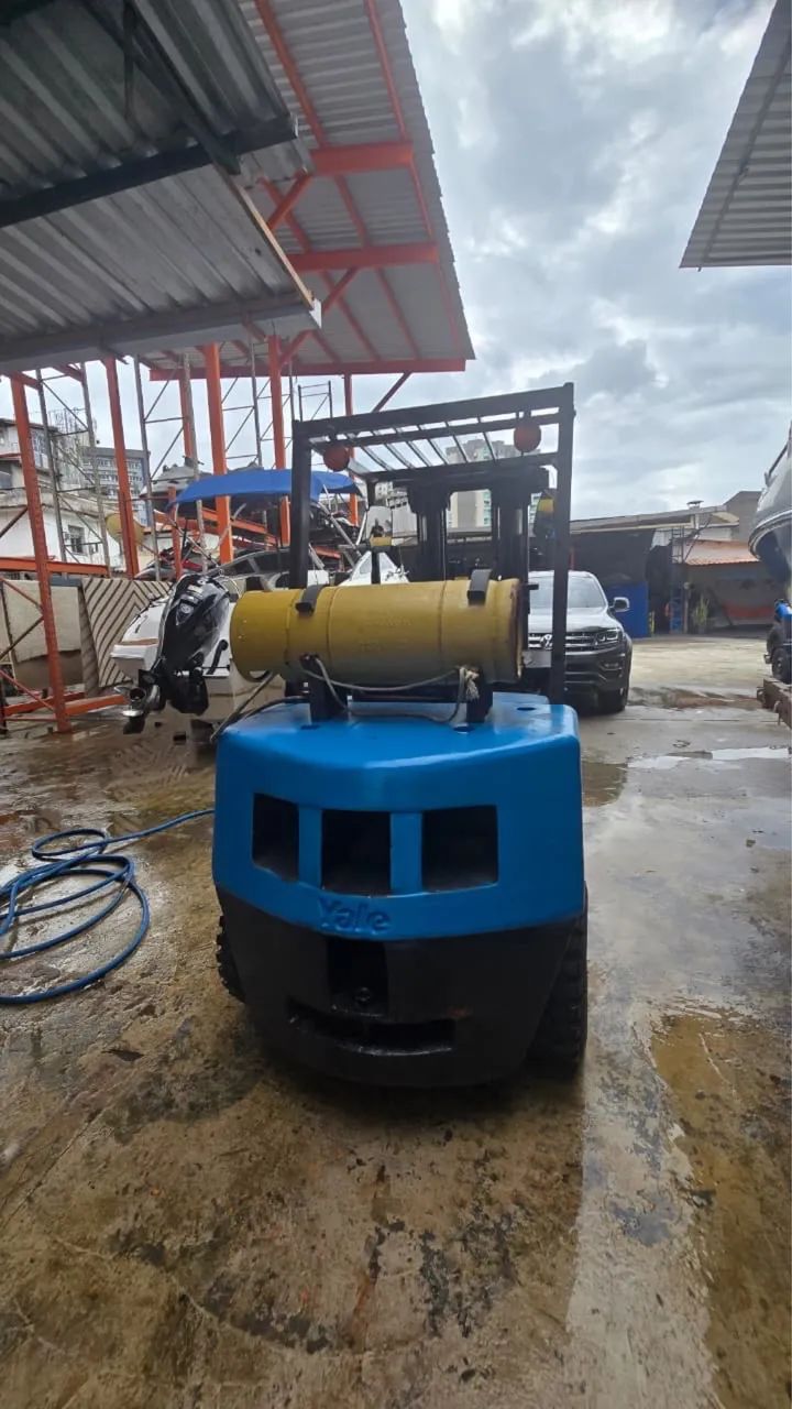 Empilhadeira Yale a Gás - Motor Mazda - Foto 2