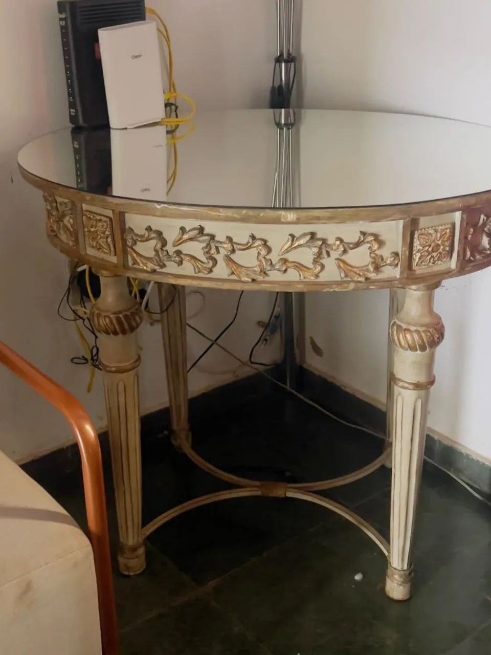 MESA DECORADA COM TAMPO ESPELHADO - Foto 2
