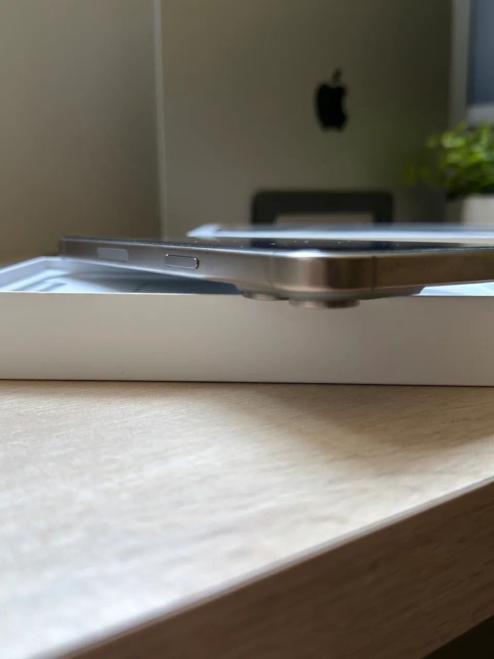 iPhone 15 Pro Max 256Gb Titanium Novíssimo - Foto 4
