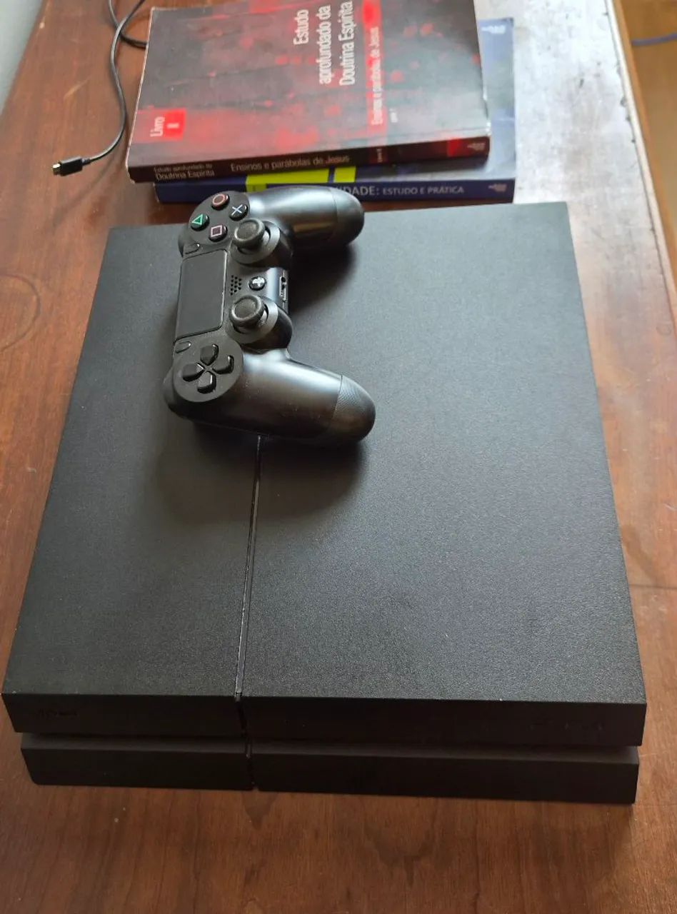 Ps4 com 01 controle e jogos