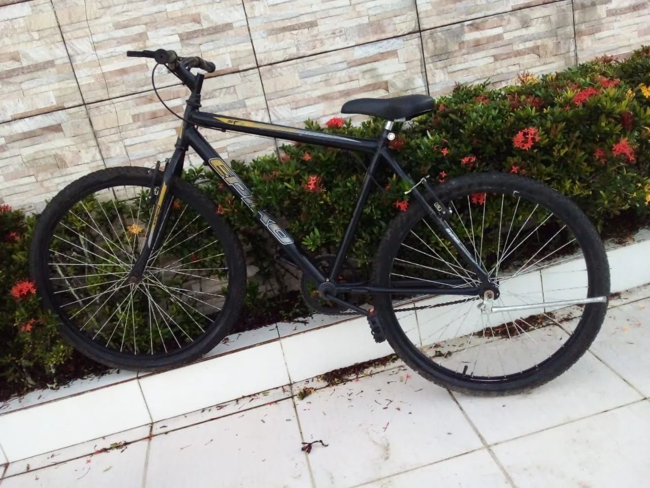 Vendo bicicleta aro 26 ganhei de presente nova 