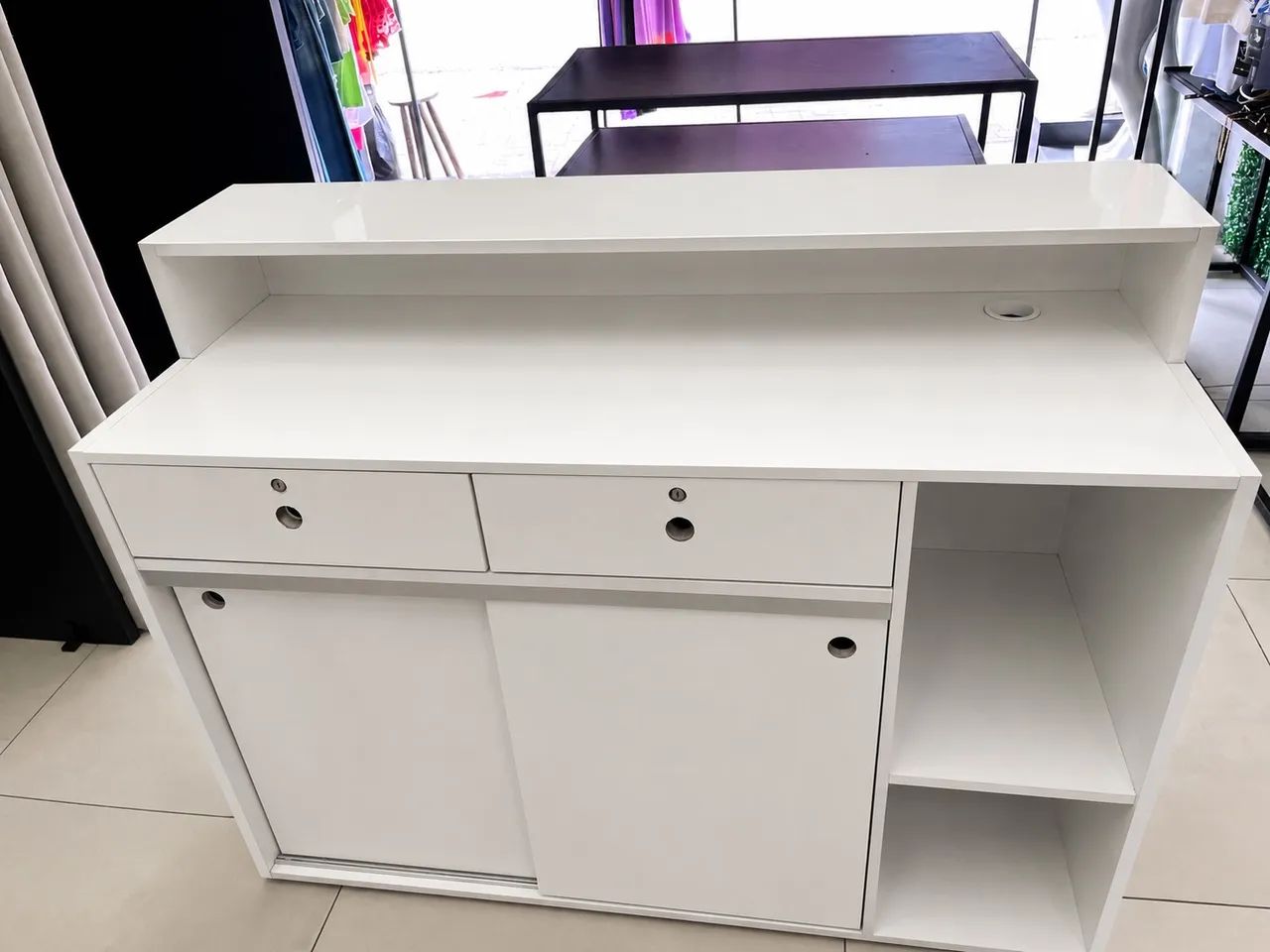 Balcão de Loja Branco Moderno com Vidro, Gavetas e Portas de Correr - Excelente Estado