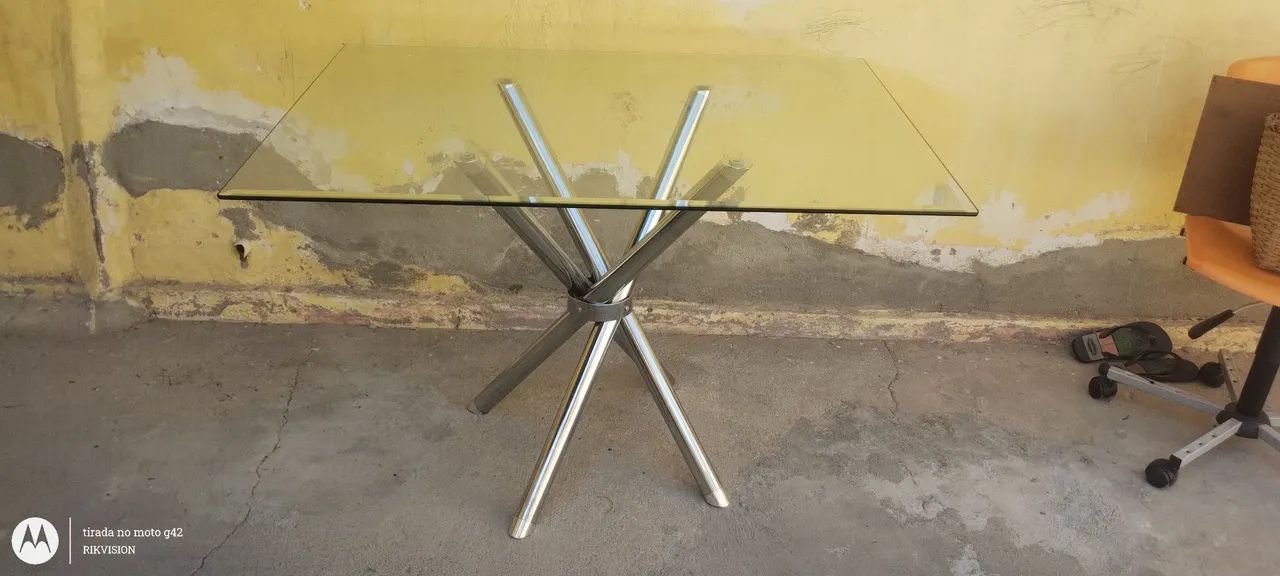 vendo linda mesa de vidro com 4 cadeiras  - Foto 3