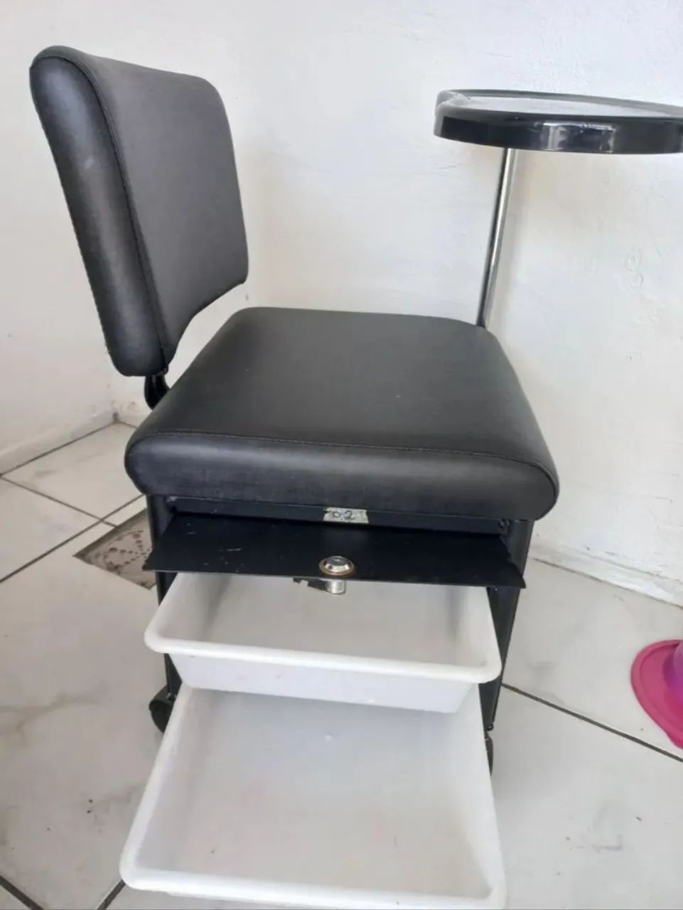 2 cadeiras de manicure em bom uso  - Foto 3