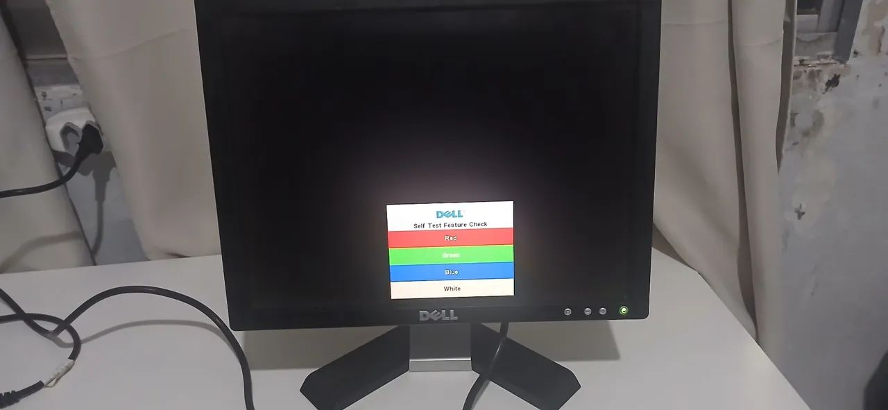 MONITOR DEL 16 POLEGADAS
