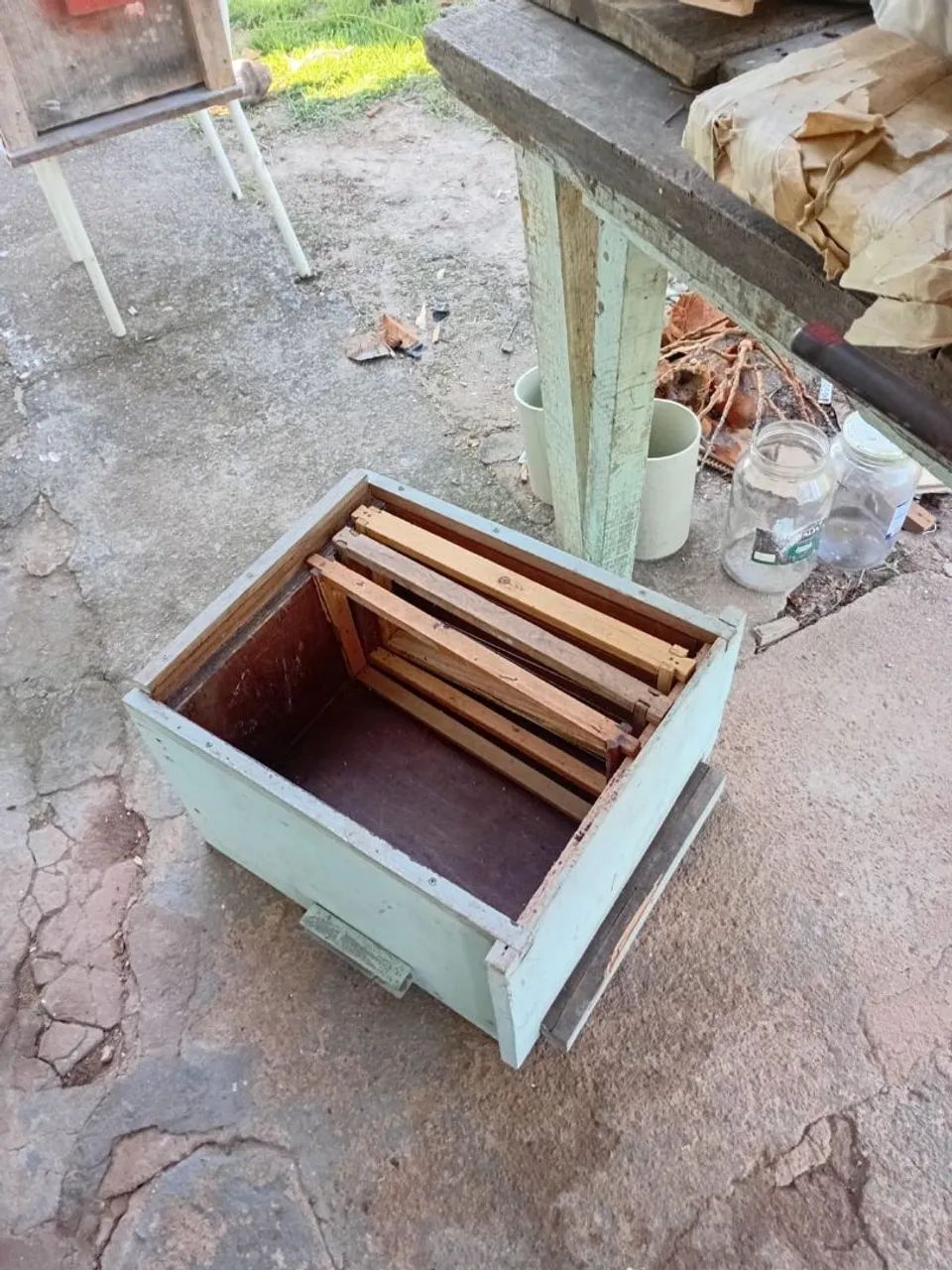 Kit apicultor,  4 Caixa ninho, 4 melgueira, 1 fonigador e macacão  - Foto 6