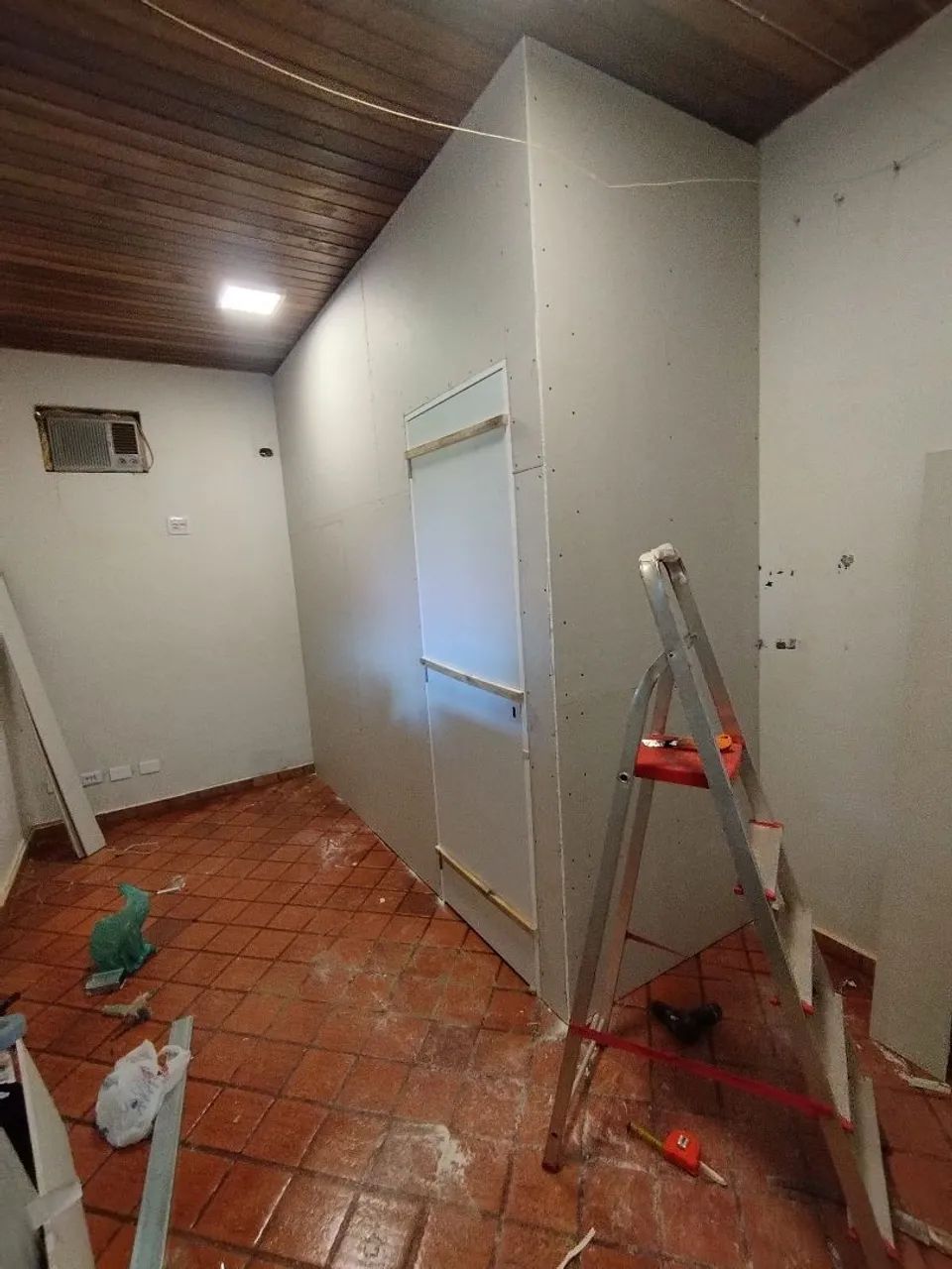 FORROS E DIVISÓRIAS SERVIÇOS GESSO * - Foto 4