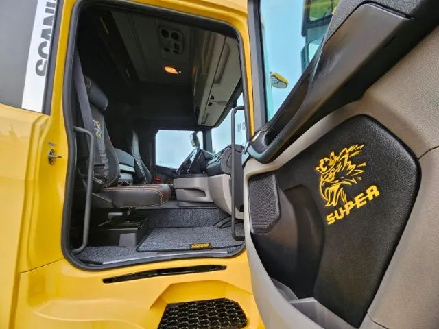 Scania R460 SUPER 4x2 Ano 24 Automático Geladeira Farol de teto e grade carenagem lateral - Foto 11