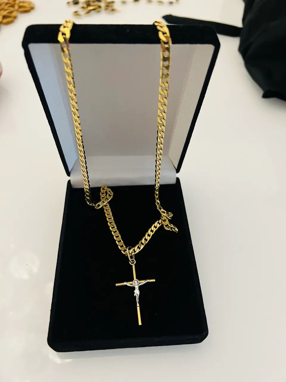 Corrente em aço banhada a ouro com crusifixo  - Foto 4