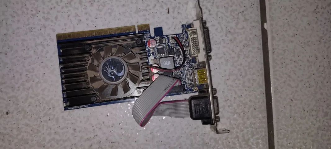 Placa de video GT210 1gb - Foto 4