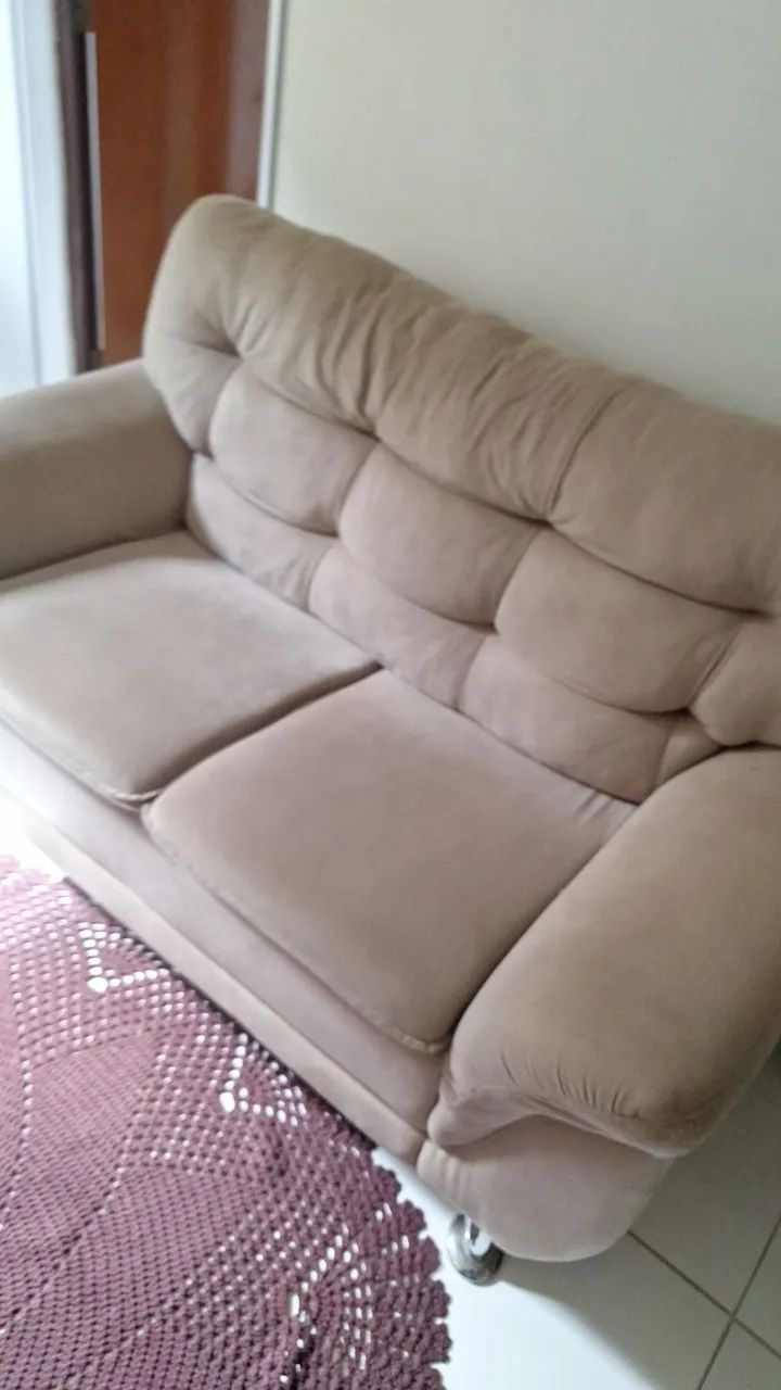 Vendo sofá semi novo sem avarias. Perfeito!