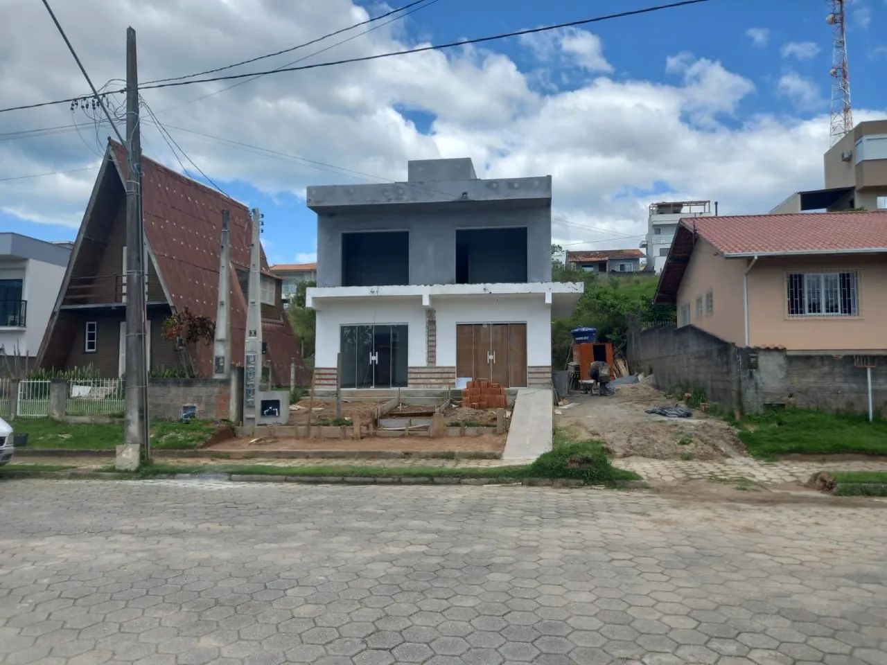 Prédio Comercial com duas lojas térreas e dois apartamentos em Governador Celso Ramos - Foto 2