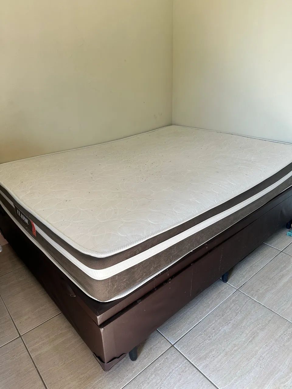 Cama box com baú 
