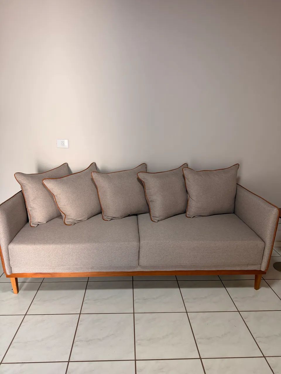 Sofá de linho com couro 