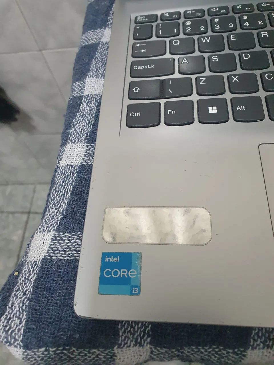 Notebook Lenovo com defeito,para quem quiser arrumar ou retirar peças... - Foto 2