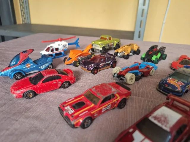 Lote de carrinhos hotwheels usados - Foto 3