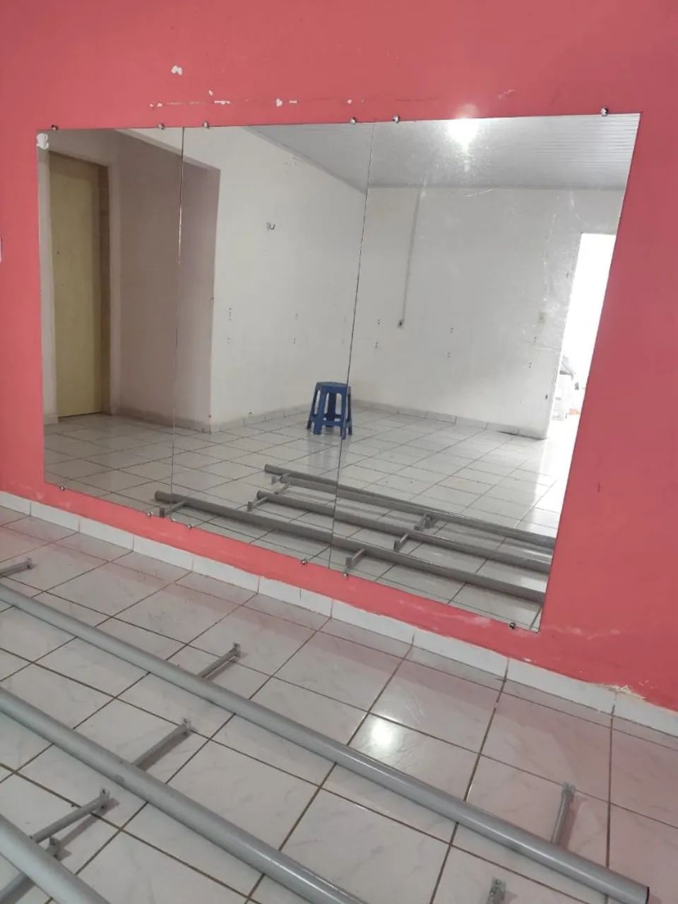 Espelhos e barra para dança  - Foto 2