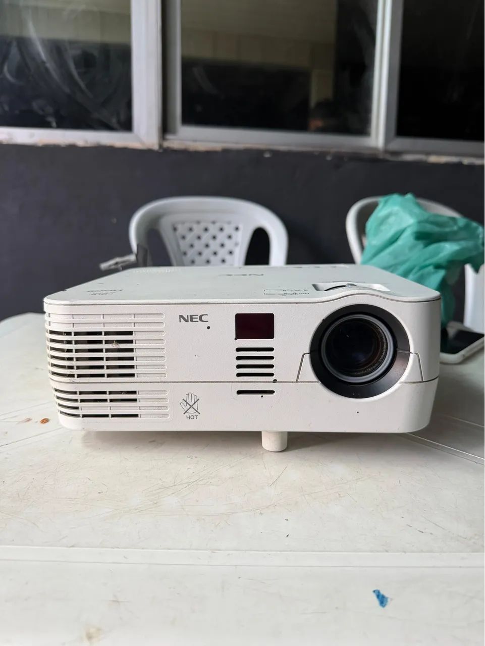 Esse projetor é um NEC VE282 (Modelo exato: NP-VE282) - Foto 2