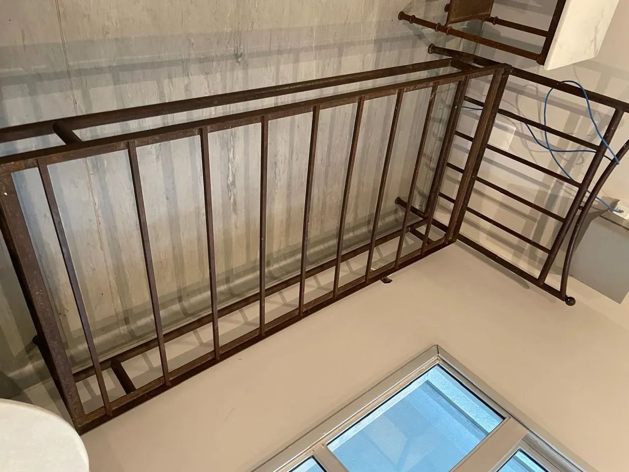 Cama de solteiro em aço corten mais mesa de cabeceira  - Foto 4