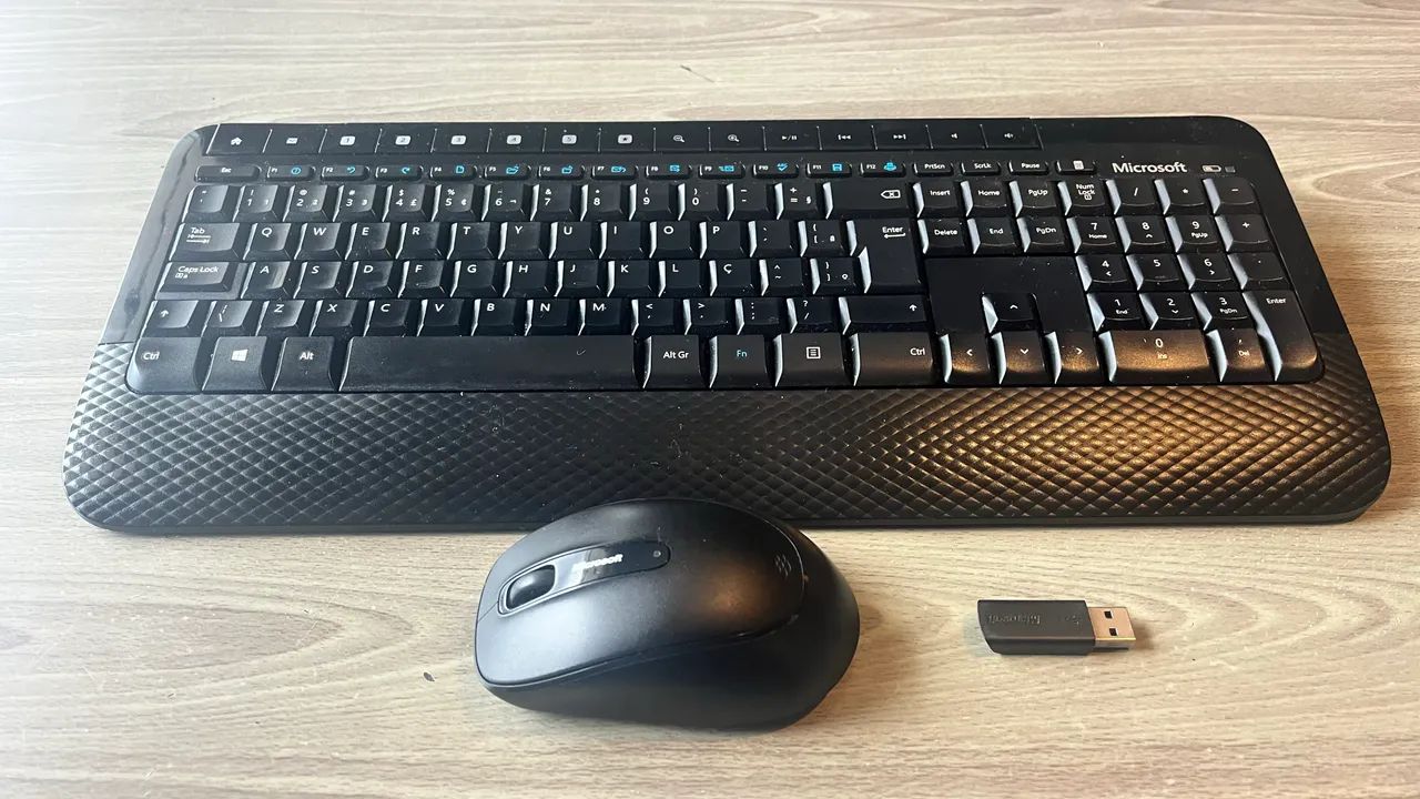 Kit Teclado + Mouse Microsoft Wireless 2000