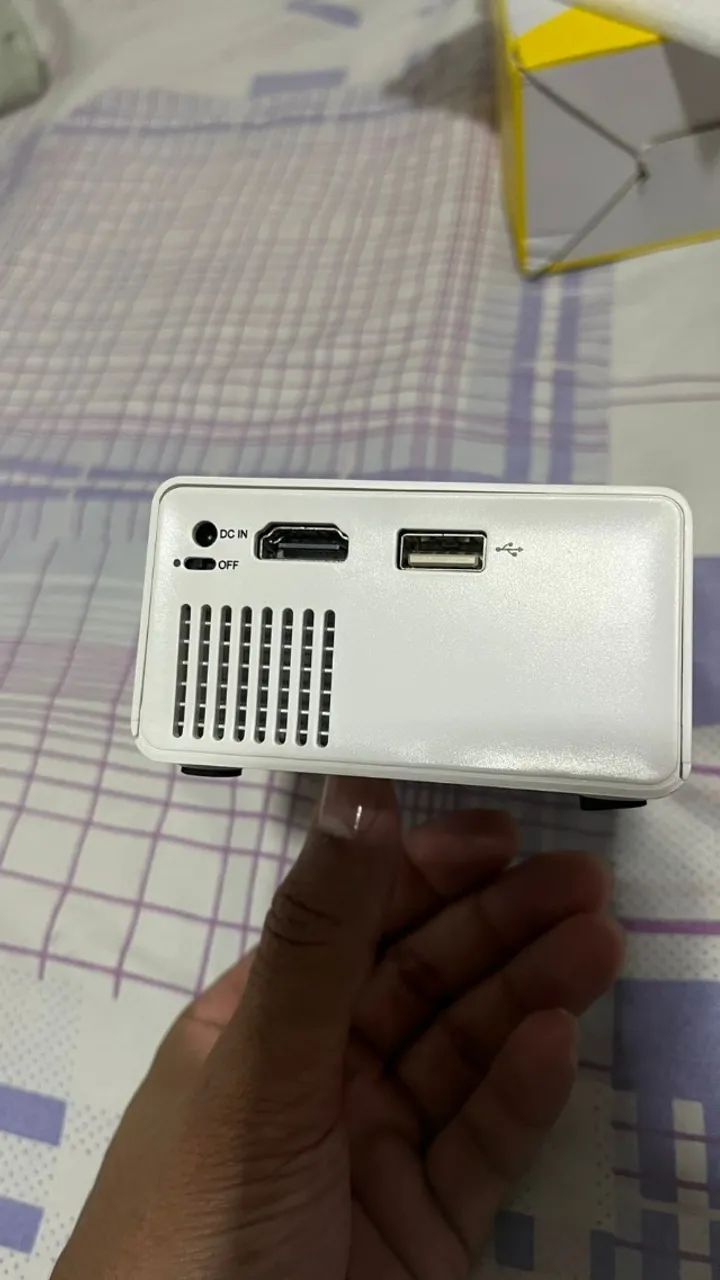 Mini Projetor Portátil Led 1080p 600 Lúmens  - Foto 3