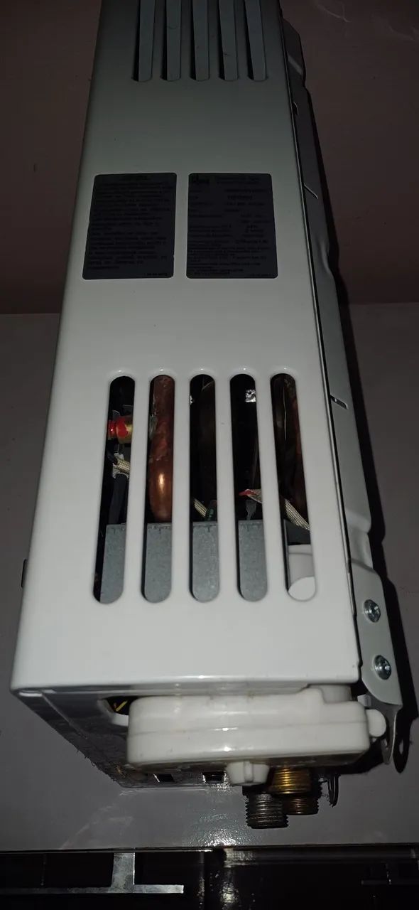 Vendo Aquecedor a gás Encanado 7 litros pra chuveiro ,Novíssimo . Não usado . Marca Rheem.