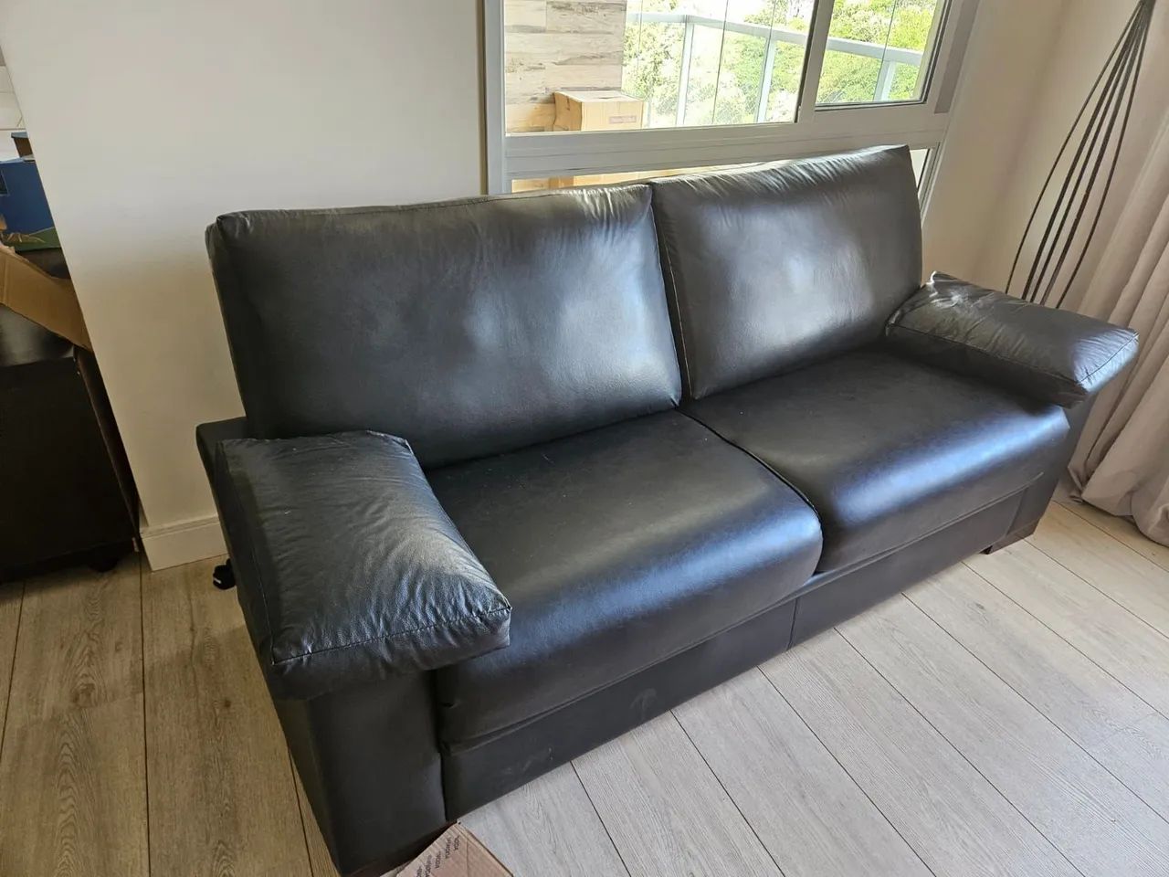 Sofá preto 3 lugares65568086668417120