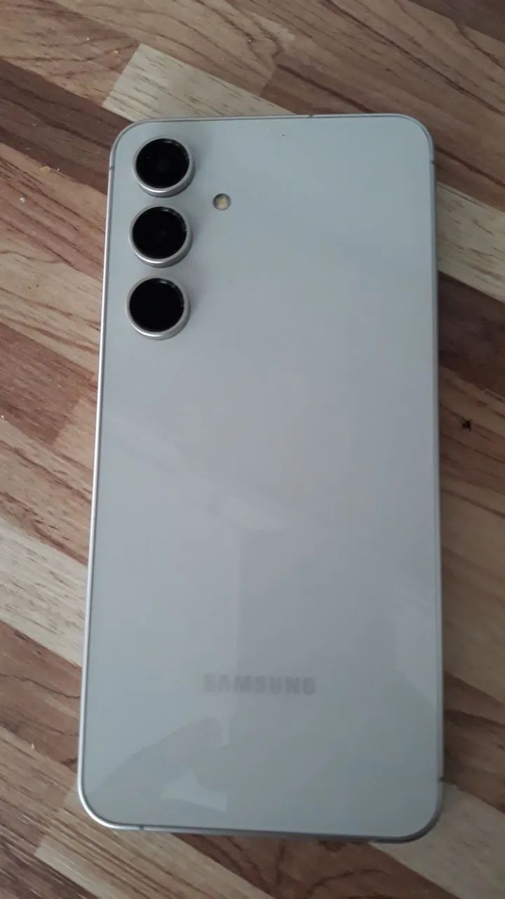 Samsung S24 FE 
