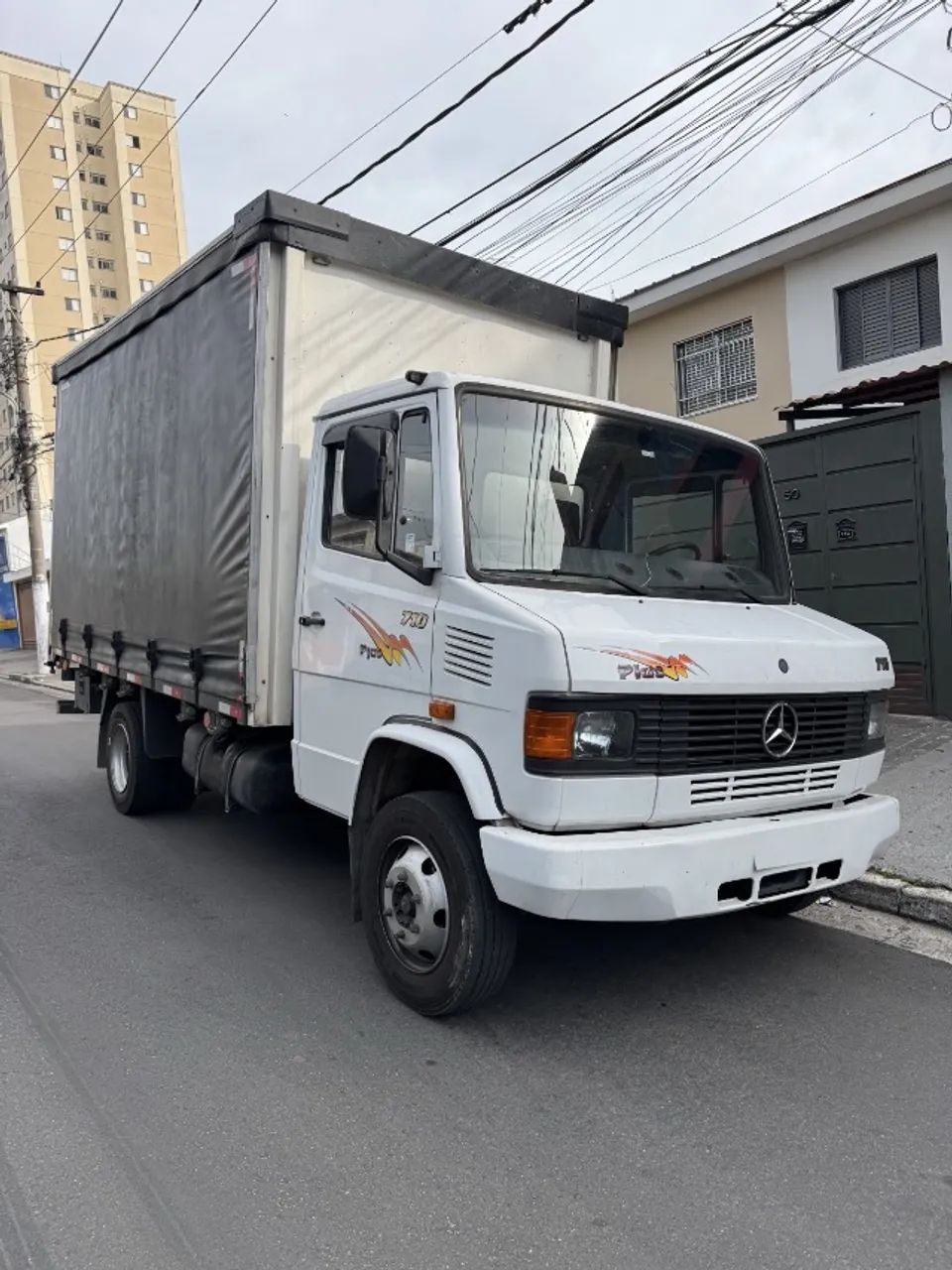  Mercedes-Benz 710 Sider 2012