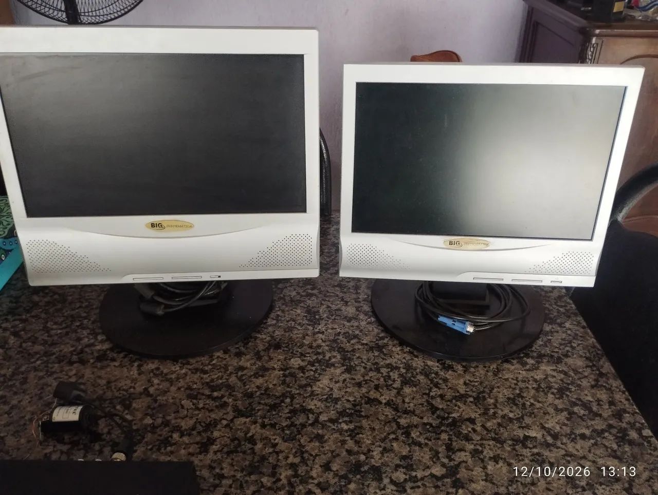 Dois monitores computador ?