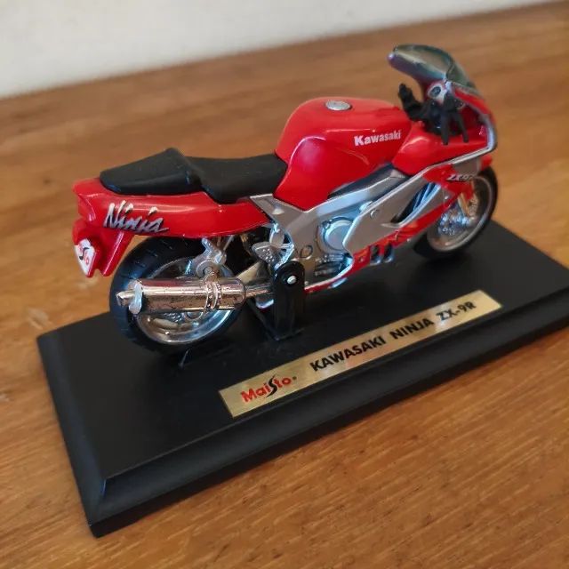 Miniatura Maisto Kawasaki Ninja ZX-9R - 1:18 - Hobbies e coleções