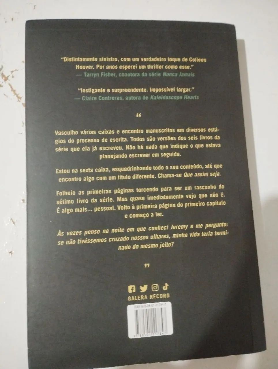Livro Verity - Foto 2