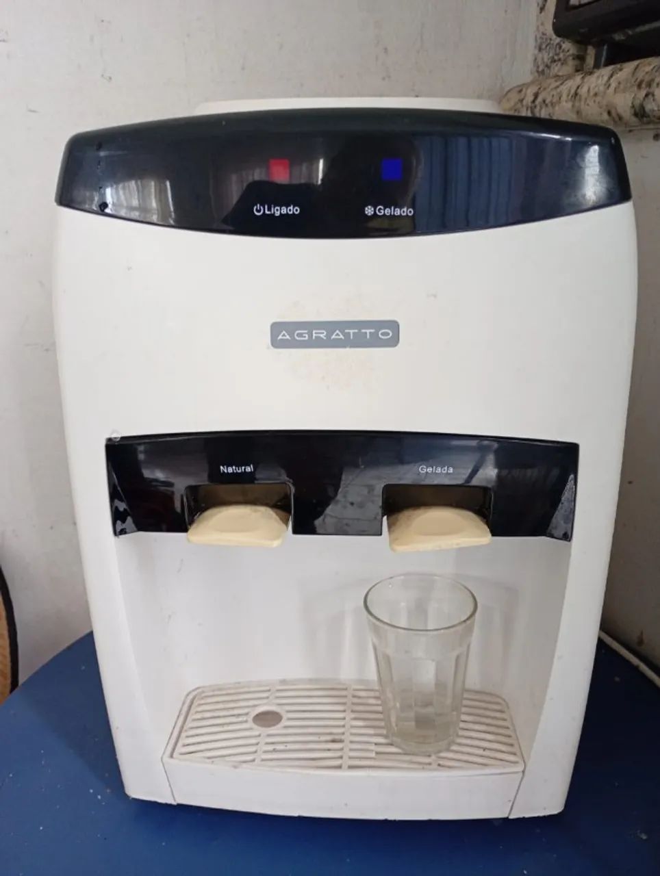 Bebedor de agua gelada