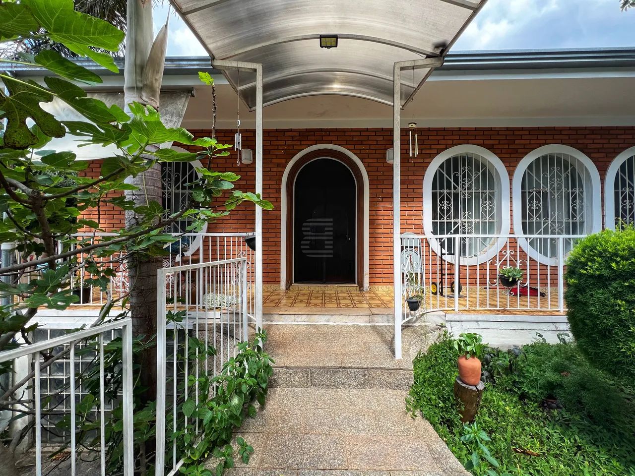 Casa Comercial ou Residencial para alugar com 4 Suítes, Piscina e Espaço Gourmet