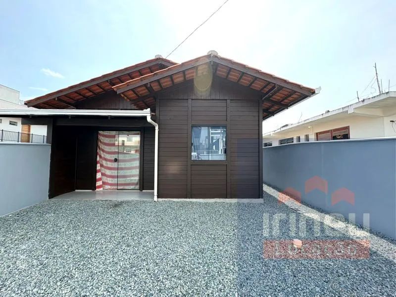CASA RESIDENCIAL ARAQUARI - SC