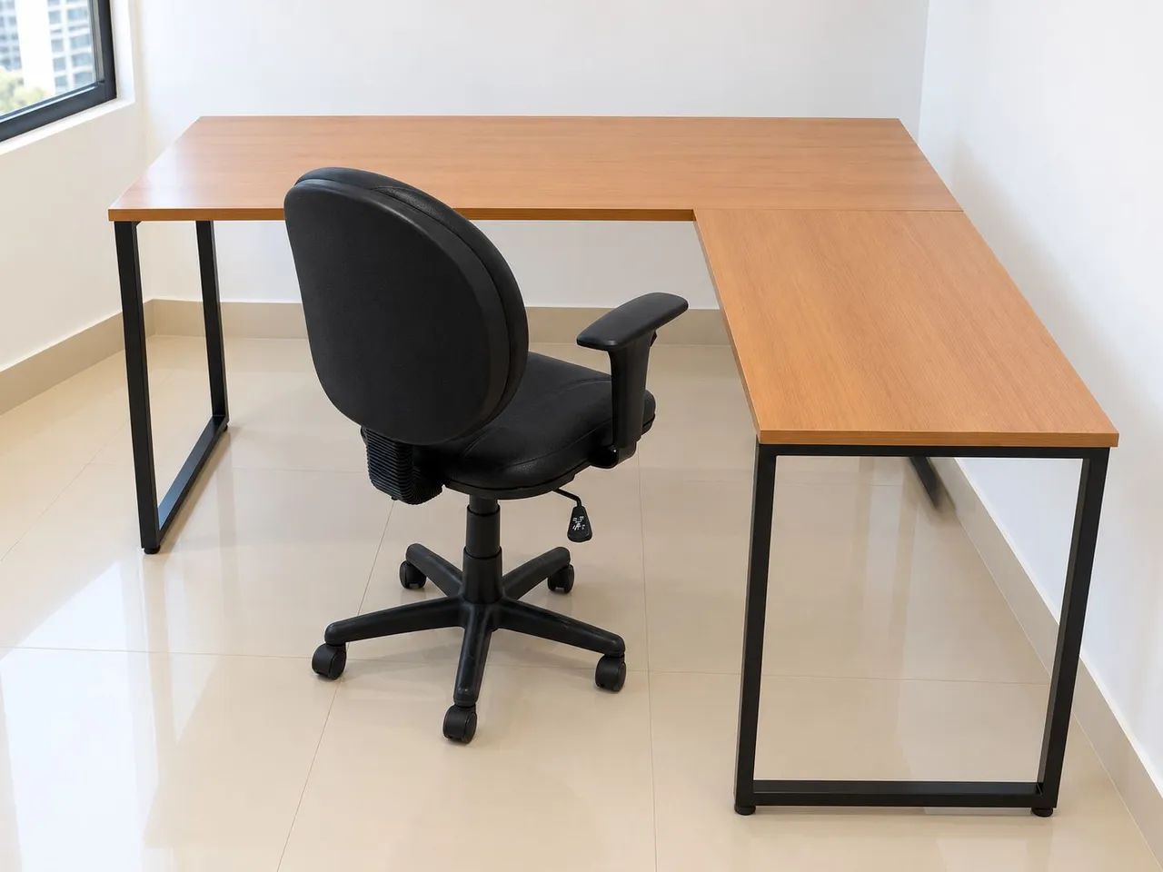 Mesa industrial e cadeira executiva novos