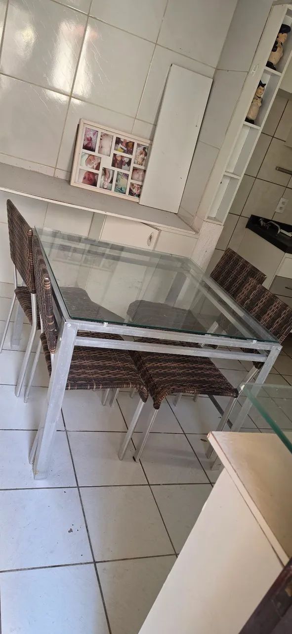 Mesa de vidro com 4 cadeiras  - Foto 3