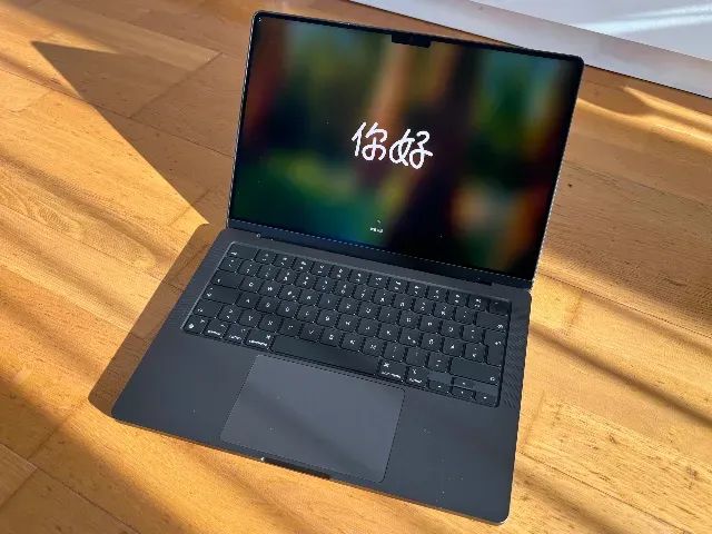 MacBook Pro 14" 2025 M4 Max 128GB 2TB Nano Texture - ÚLTIMO MODELO