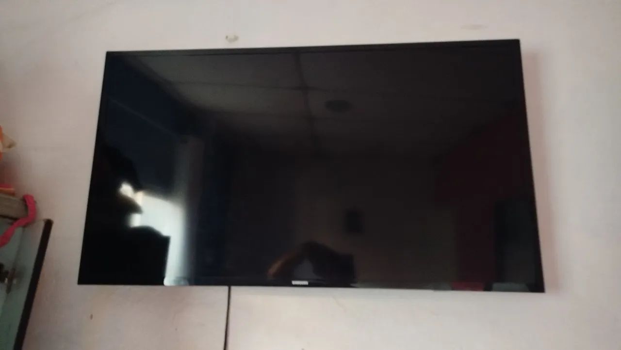 Vendo essa tv ismarti Samsung 43 polegadas não está ligando. - Foto 3