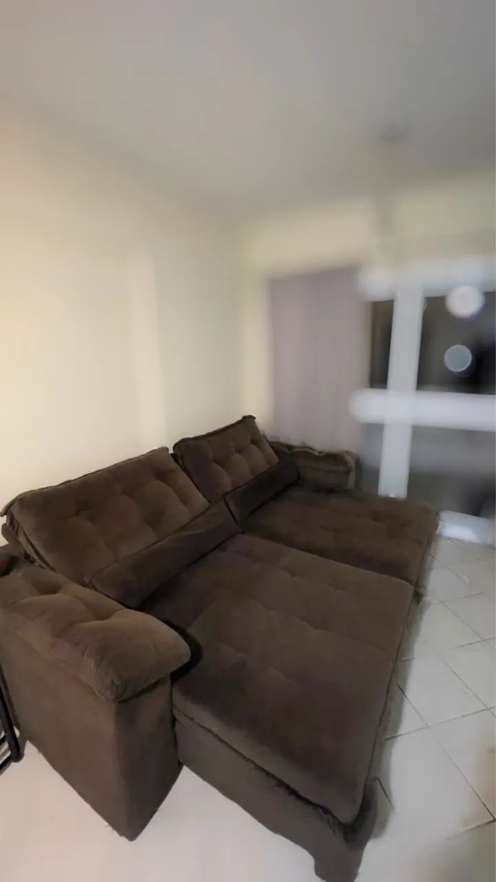 Sofá retrátil reclinável de 4 lugares ótimo estado - Foto 2